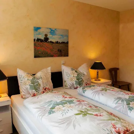 Semesterbostad Ferienhaus Maring